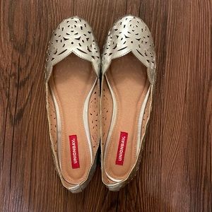 Silver flat women’s shoes size 8.5